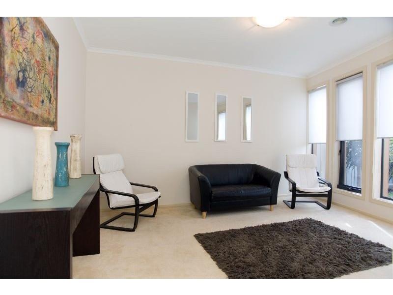 19 Colchester Circuit, Roxburgh Park VIC 3064