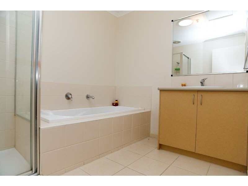 19 Colchester Circuit, Roxburgh Park VIC 3064