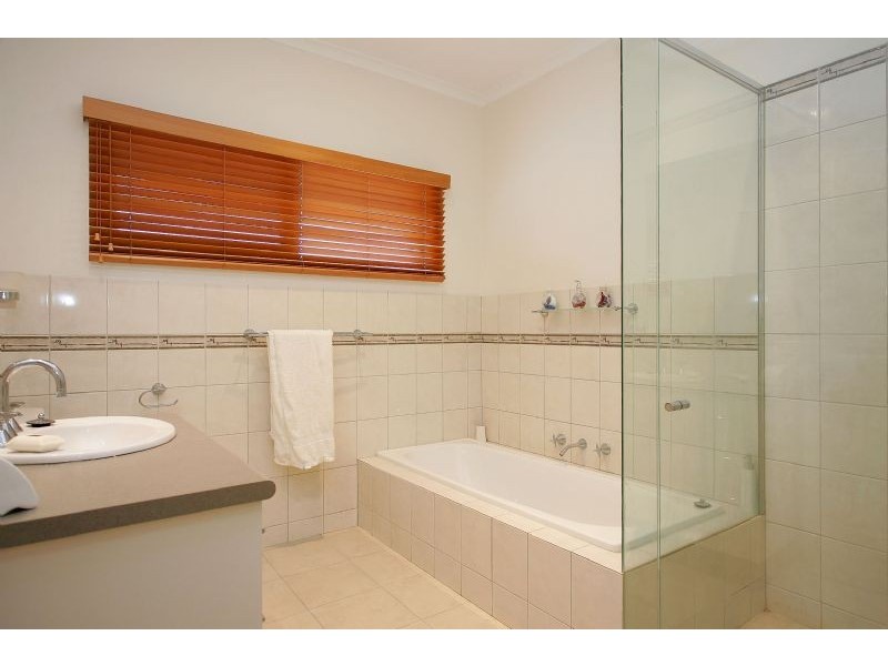 14 Pines Way, Craigieburn VIC 3064