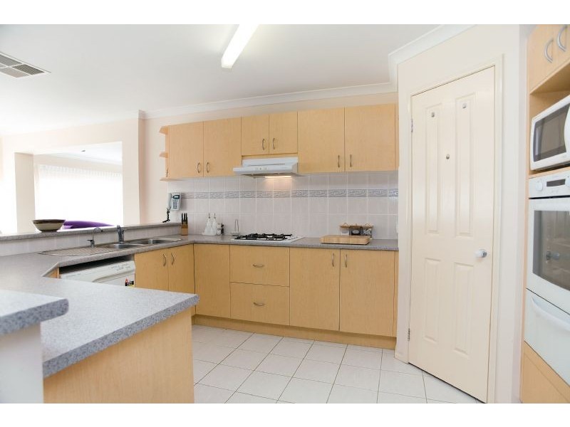 77 Axminster Drive, Craigieburn VIC 3064