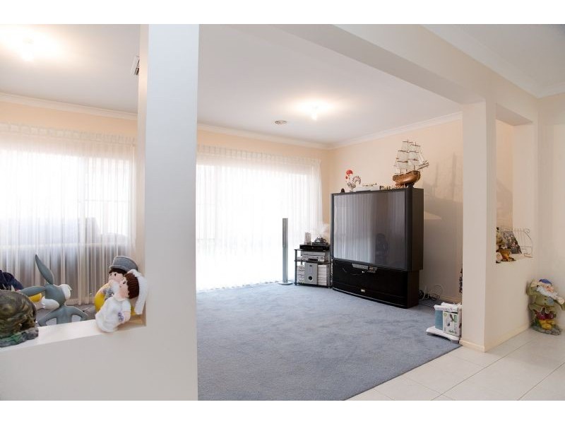 77 Axminster Drive, Craigieburn VIC 3064