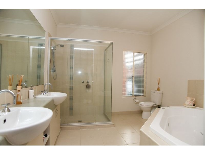 23 Claremont Street, Craigieburn VIC 3064