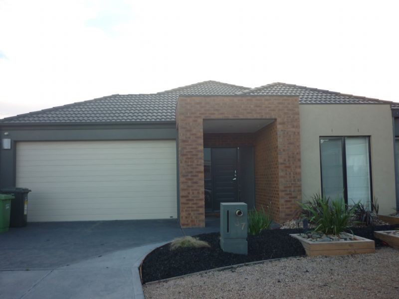 37 Mareeba Way, Craigieburn VIC 3064