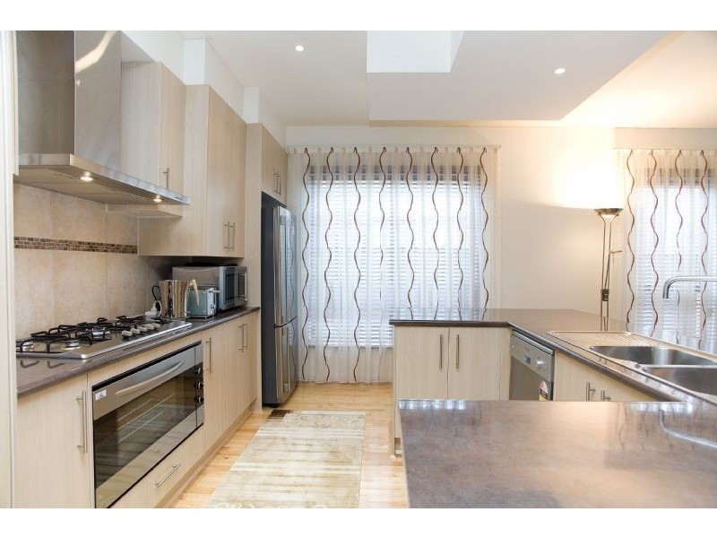 8 Cordyline Grove, Craigieburn VIC 3064
