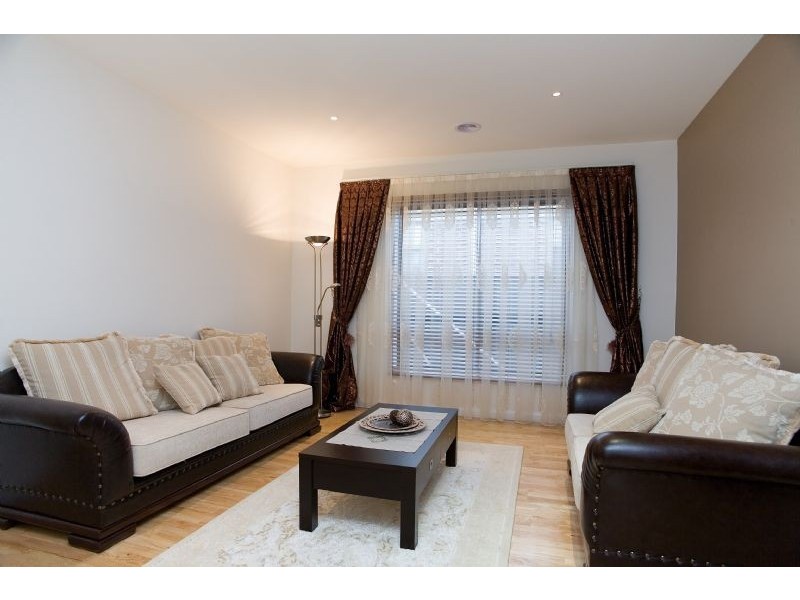 8 Cordyline Grove, Craigieburn VIC 3064