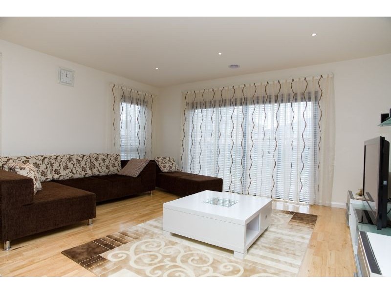 8 Cordyline Grove, Craigieburn VIC 3064