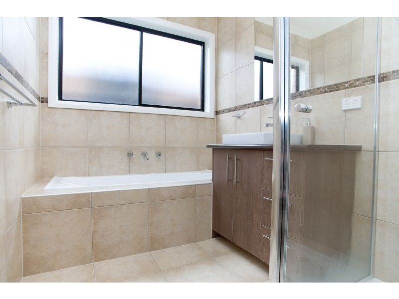 8 Cordyline Grove, Craigieburn VIC 3064
