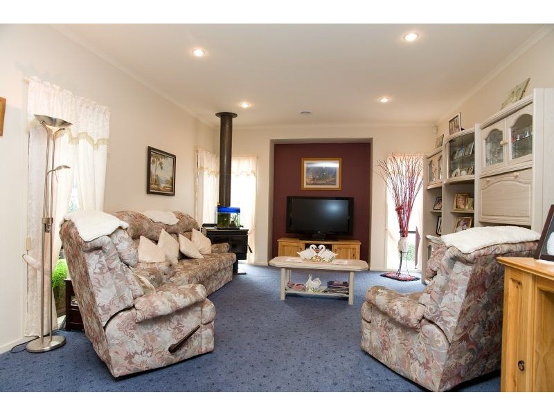 9 Shearwater Place, Craigieburn VIC 3064
