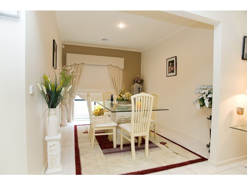 9 Shearwater Place, Craigieburn VIC 3064