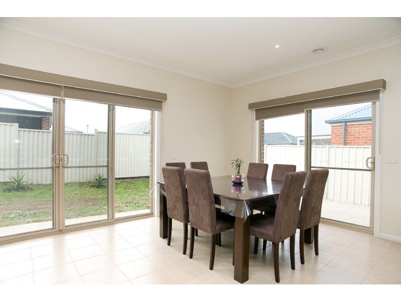 12 St.Ives Place, Craigieburn VIC 3064