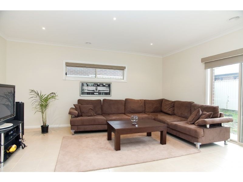 12 St.Ives Place, Craigieburn VIC 3064