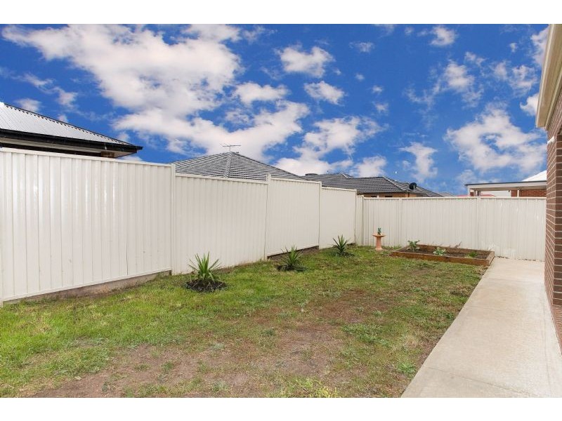 12 St.Ives Place, Craigieburn VIC 3064
