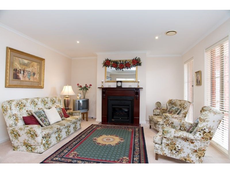 11 Morgan Court, Roxburgh Park VIC 3064