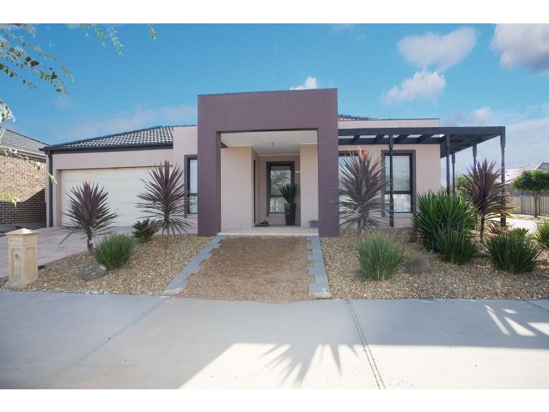 67 Bellfield Drive, Craigieburn VIC 3064