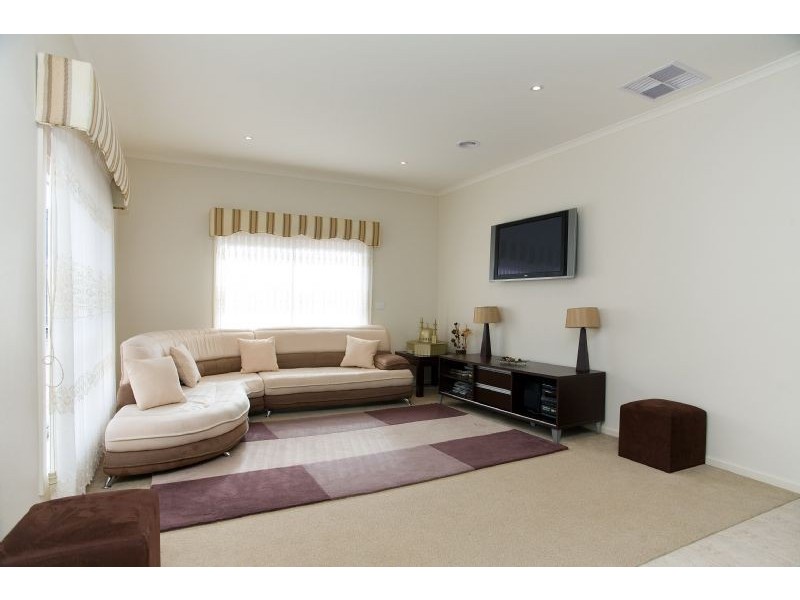 67 Bellfield Drive, Craigieburn VIC 3064