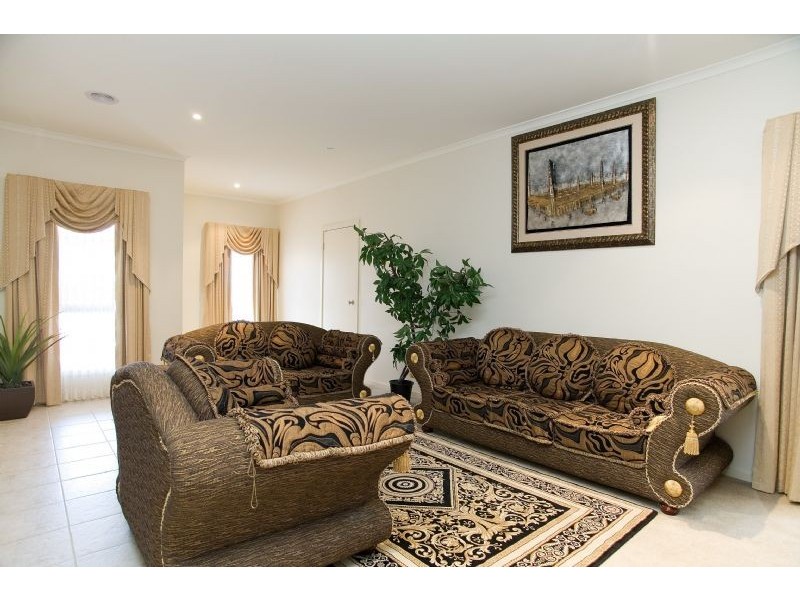 67 Bellfield Drive, Craigieburn VIC 3064