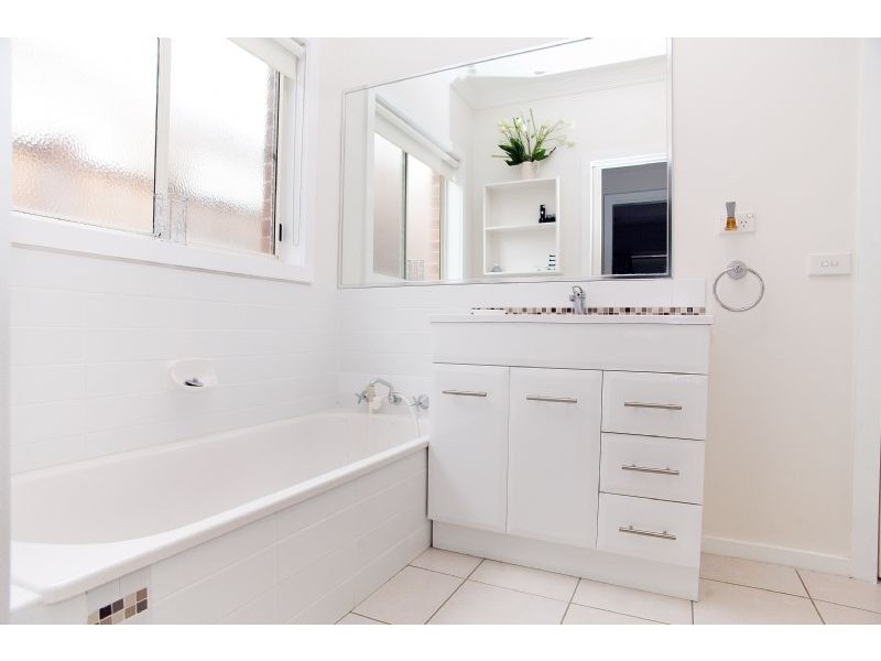 3 Grosvenor Square, Craigieburn VIC 3064