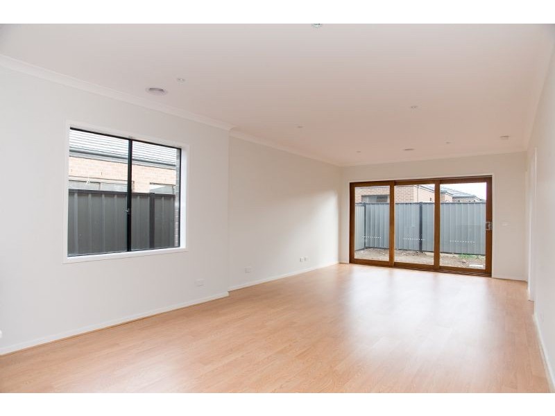 7 Dempster Drive, Craigieburn VIC 3064