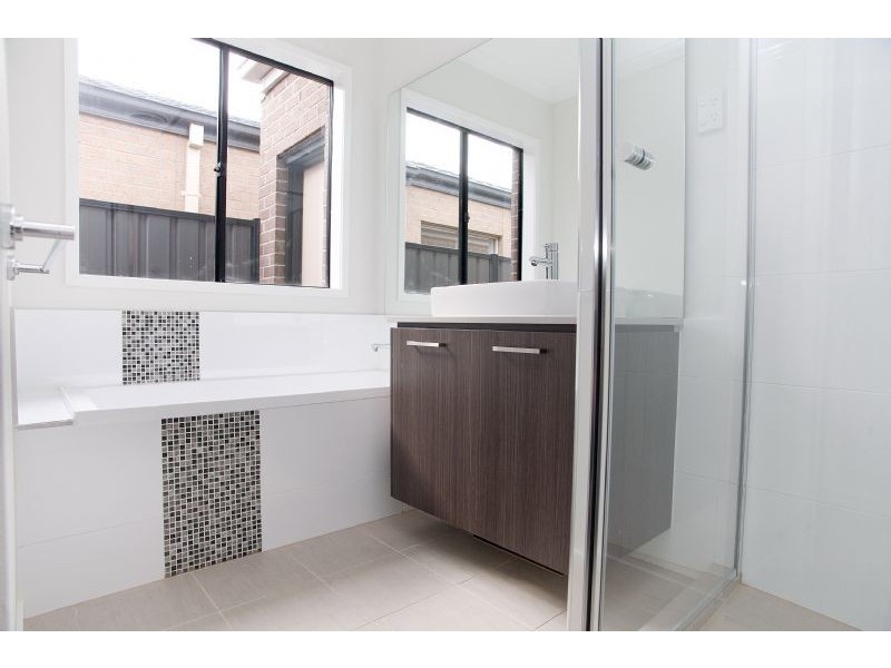 7 Dempster Drive, Craigieburn VIC 3064