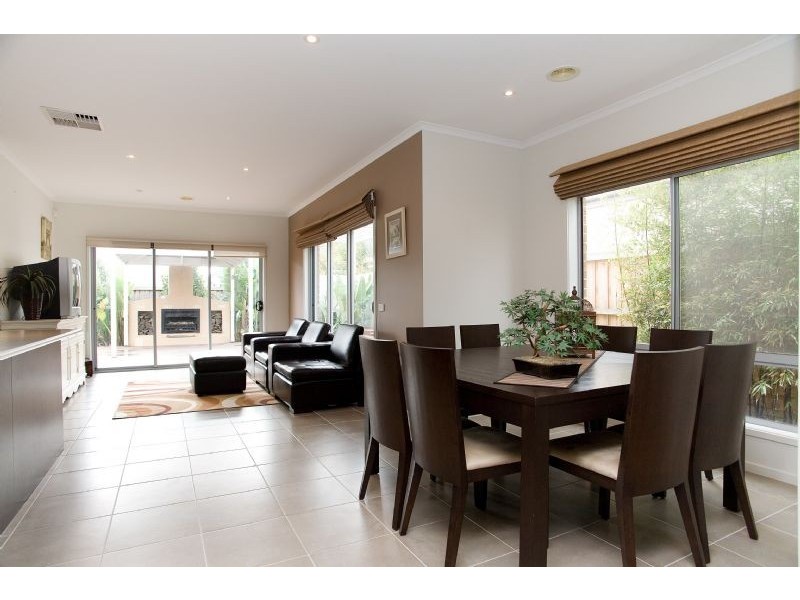 15 Grosvenor Square, Craigieburn VIC 3064