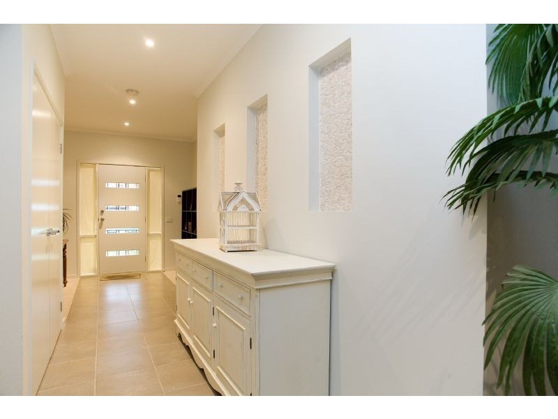 15 Grosvenor Square, Craigieburn VIC 3064