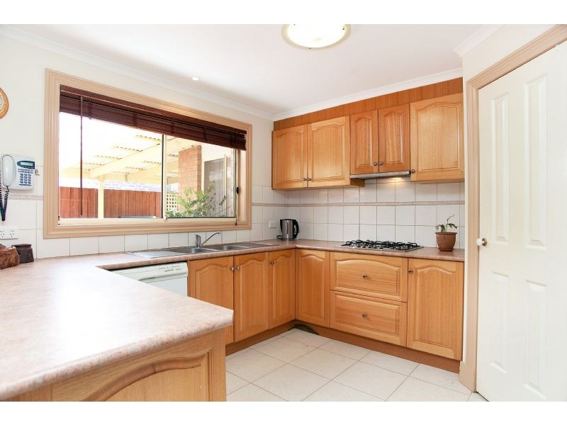 5 Treetop Close, Roxburgh Park VIC 3064