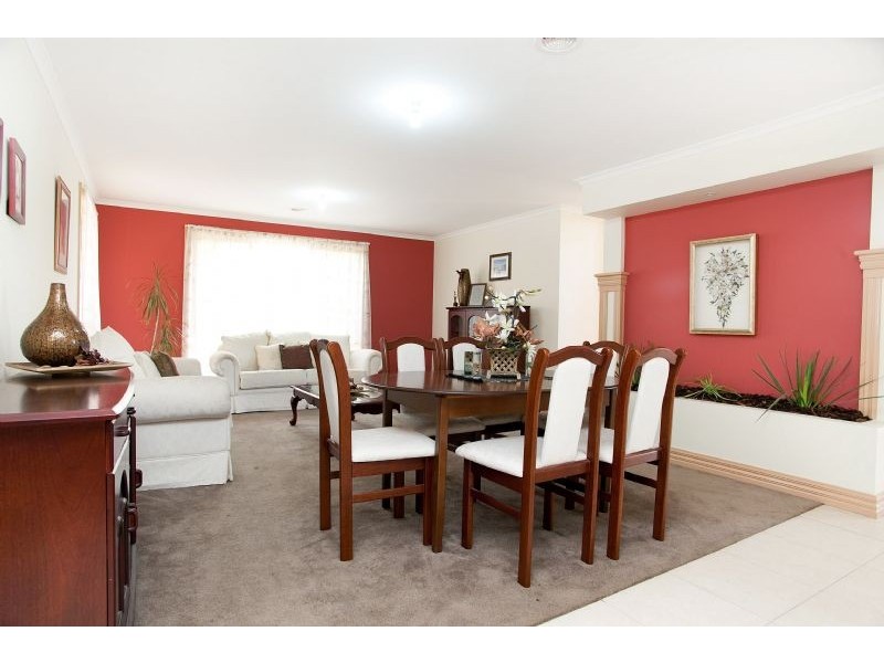 5 Treetop Close, Roxburgh Park VIC 3064