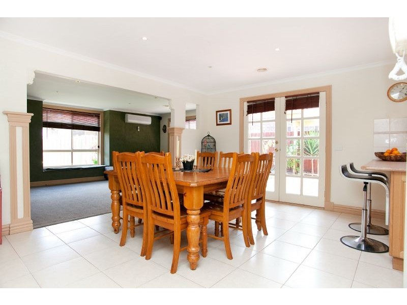 5 Treetop Close, Roxburgh Park VIC 3064