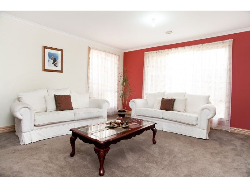 5 Treetop Close, Roxburgh Park VIC 3064