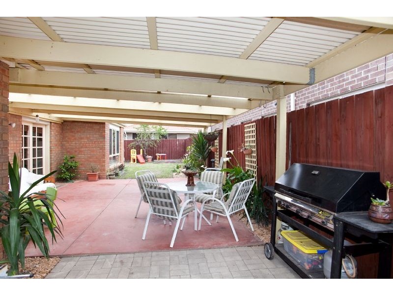 5 Treetop Close, Roxburgh Park VIC 3064