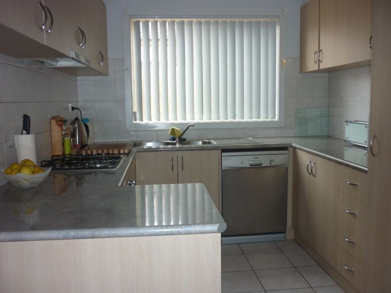 18 Edgewood Road, Roxburgh Park VIC 3064