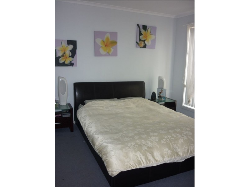 18 Edgewood Road, Roxburgh Park VIC 3064