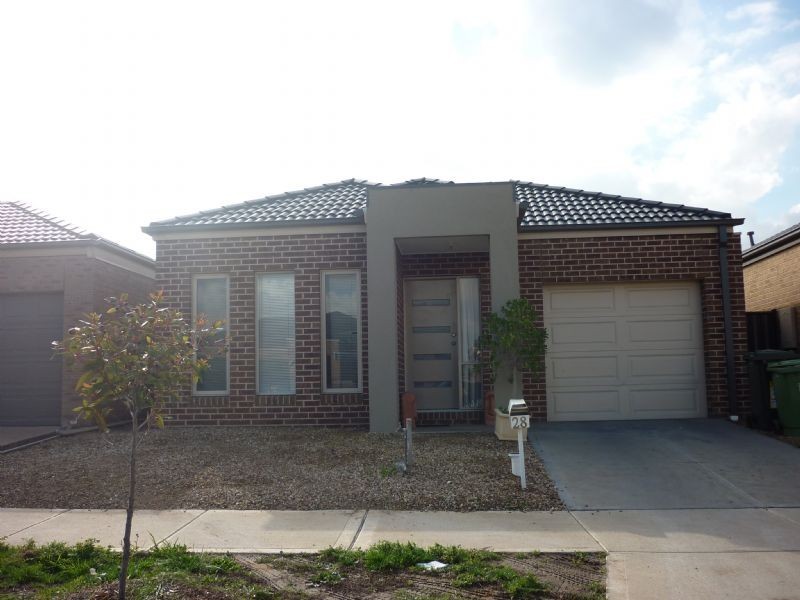 28 Kinglake Cres, Craigieburn VIC 3064