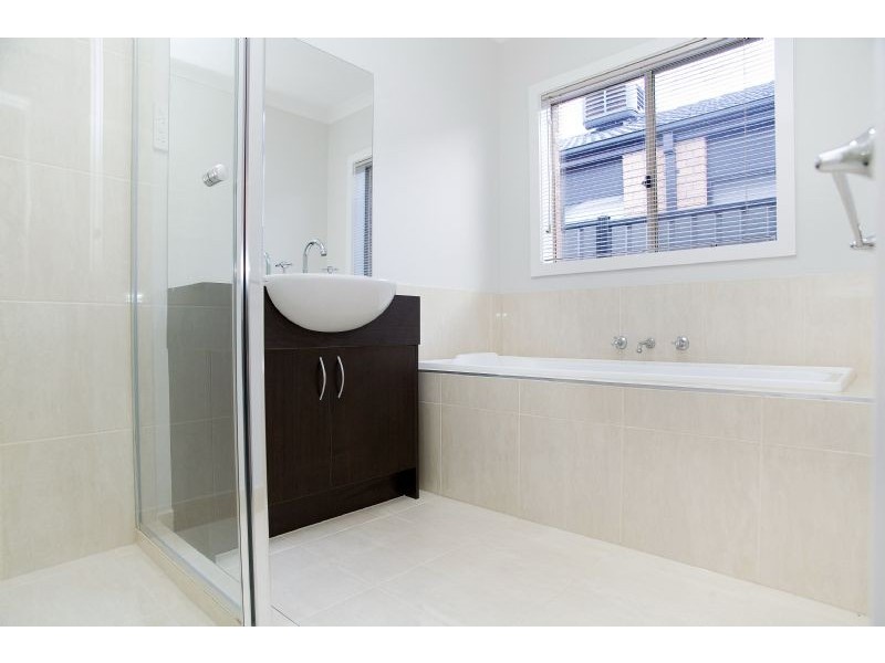 4 Cordyline Grove, Craigieburn VIC 3064