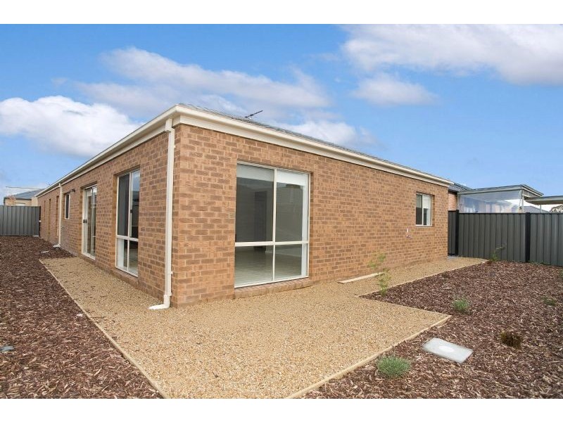 4 Cordyline Grove, Craigieburn VIC 3064