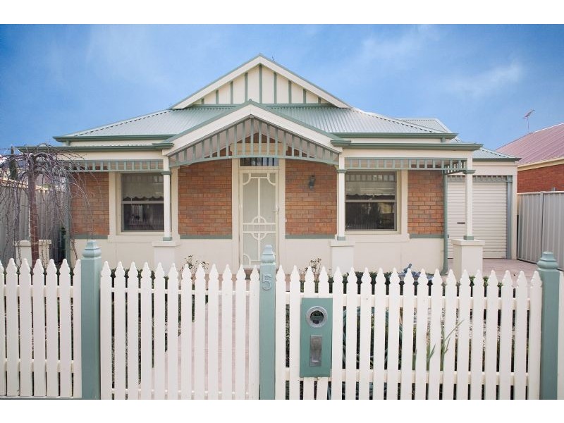 5 Parkstone View, Craigieburn VIC 3064