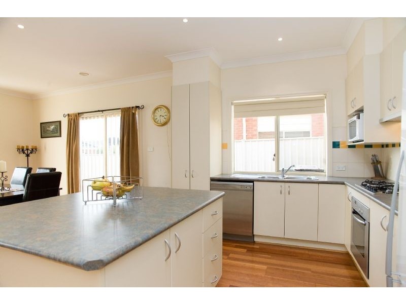 5 Parkstone View, Craigieburn VIC 3064