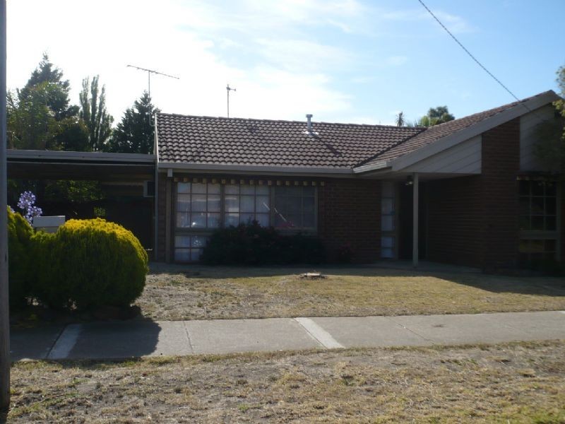 2 Banbury Cres, Craigieburn VIC 3064