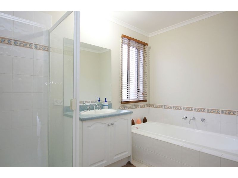 14 Bay Meadow Green, Craigieburn VIC 3064