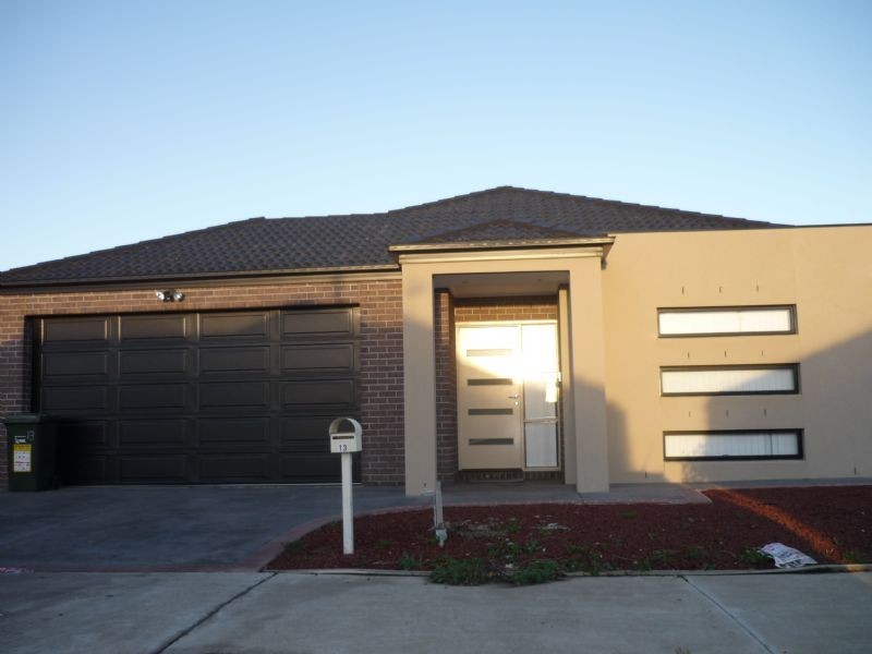 13 Wyperfield Avenue, Craigieburn VIC 3064