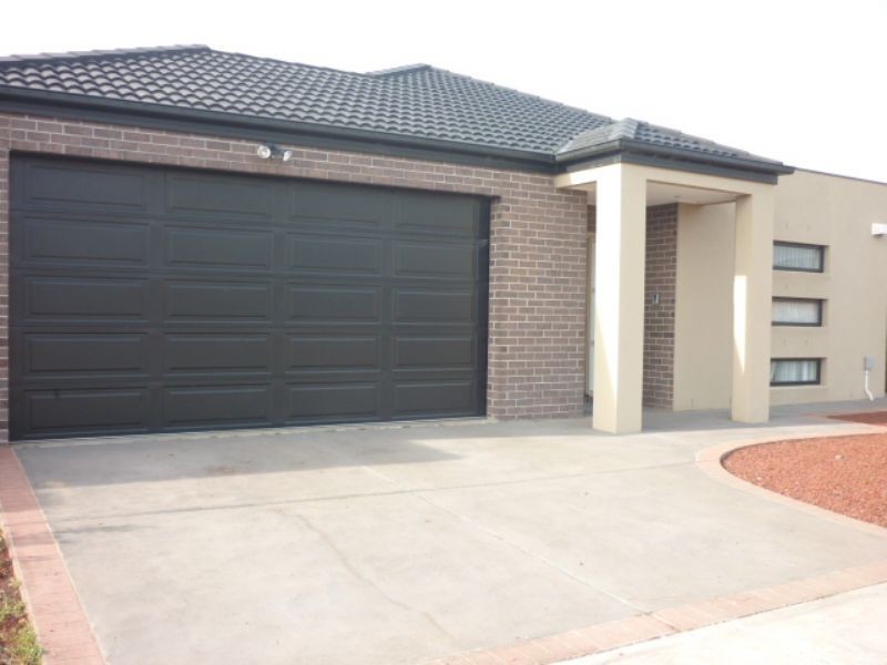 13 Wyperfeld Avenue, Craigieburn VIC 3064