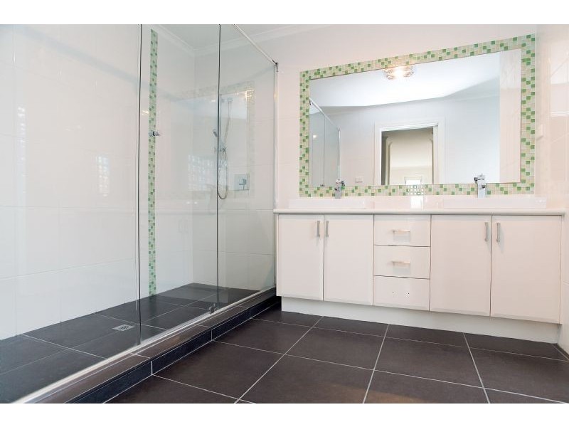 33 Cascade Terrace, Craigieburn VIC 3064