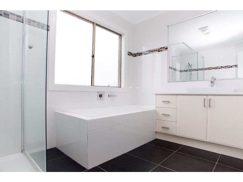 33 Cascade Terrace, Craigieburn VIC 3064