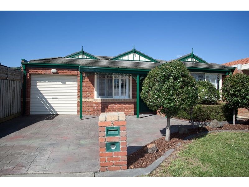 7 Reading Close, Roxburgh Park VIC 3064