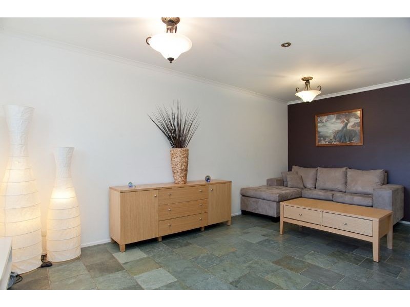 7 Reading Close, Roxburgh Park VIC 3064