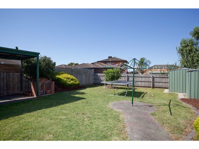 7 Reading Close, Roxburgh Park VIC 3064