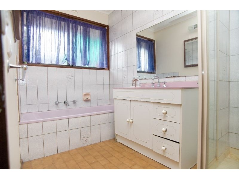 16 Dianne Avenue, Craigieburn VIC 3064