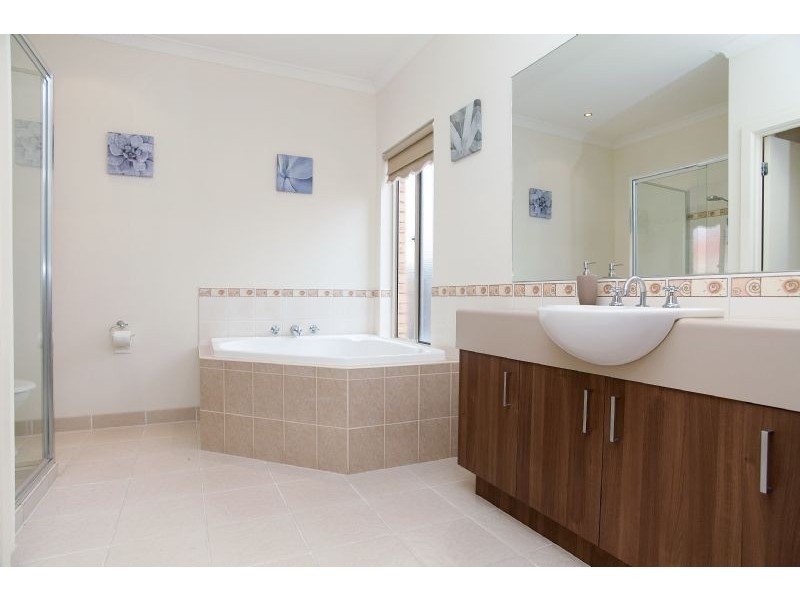 14 Marchmont Rise, Craigieburn VIC 3064