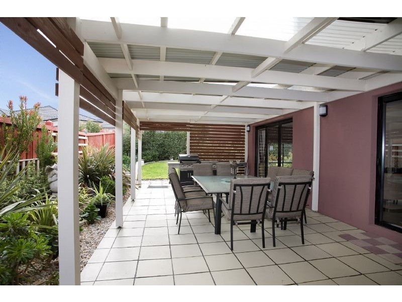 18 Scarborough Terrace, Craigieburn VIC 3064
