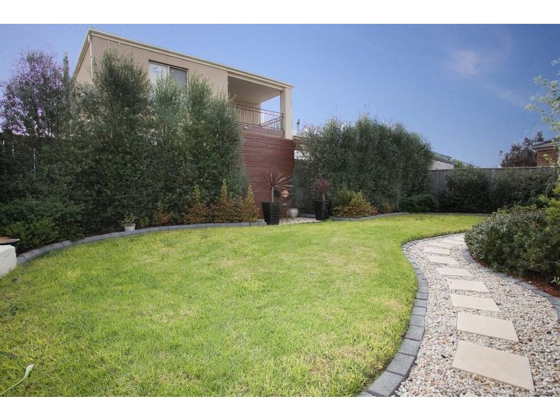 18 Scarborough Terrace, Craigieburn VIC 3064